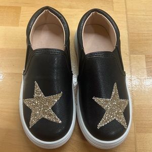 Brand new fashion sneakers. Never worn Size 27 toddlers 10 in US size.
